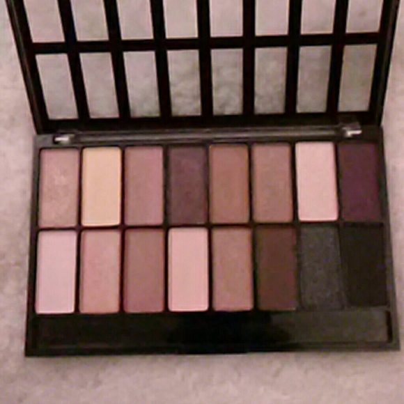 Make up - Picture 1 of 2